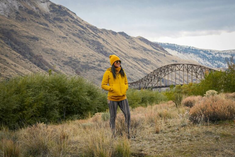 woman in the mountains for women's hiking leggings vs. trousers