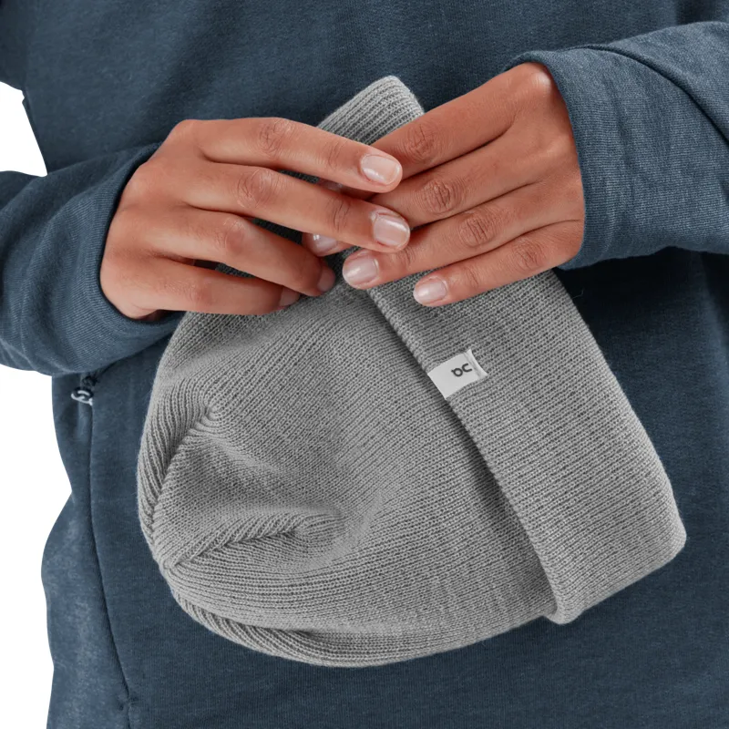 On Running Adult Merino Beanie in Lunar Grey-6