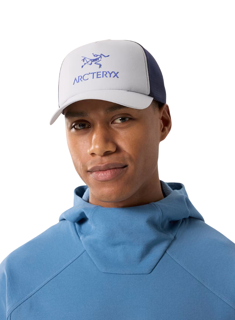Arc'teryx Unisex Bird Word Trucker Curved in Solitude/Black Sapphire -1