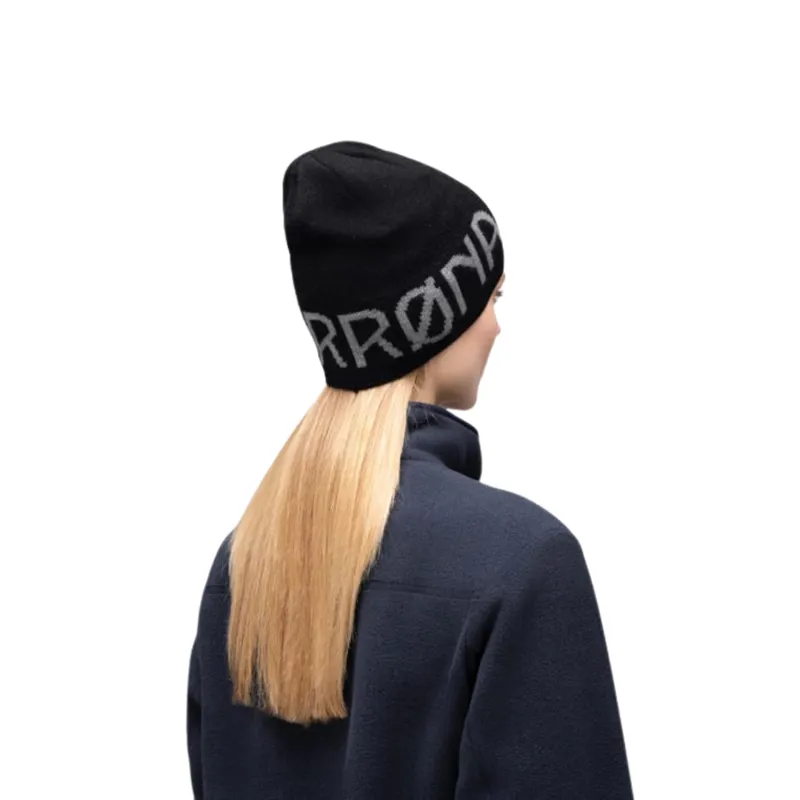 Norrona /29 Mid Merino Ull Logo Beanie in Caviar Melange -2