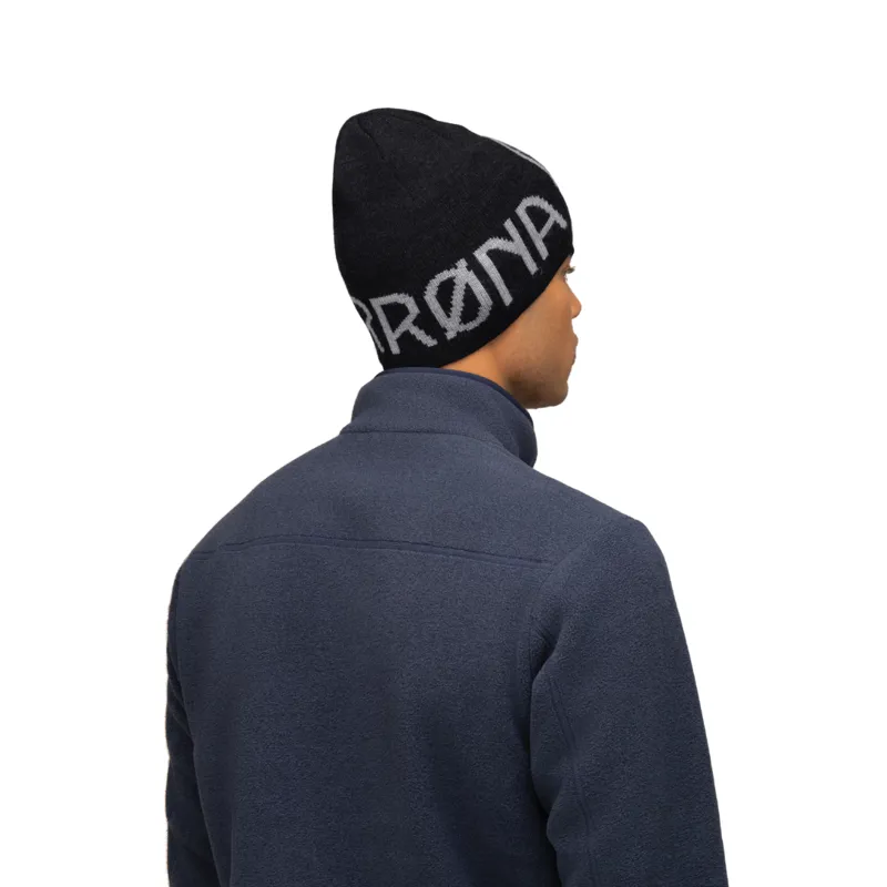 Norrona /29 Mid Merino Ull Logo Beanie in Caviar Melange -4
