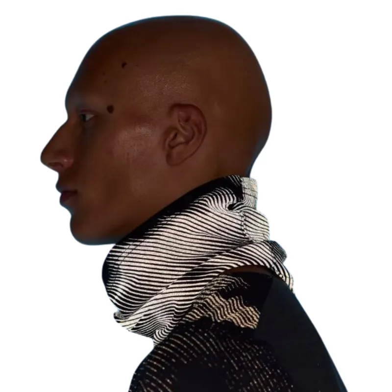 On Running Adult Lumos Neck Gaiter in Black-2