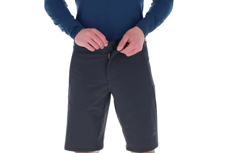 Inov-8 Men's VentureLite 11' Shorts in Graphite-7