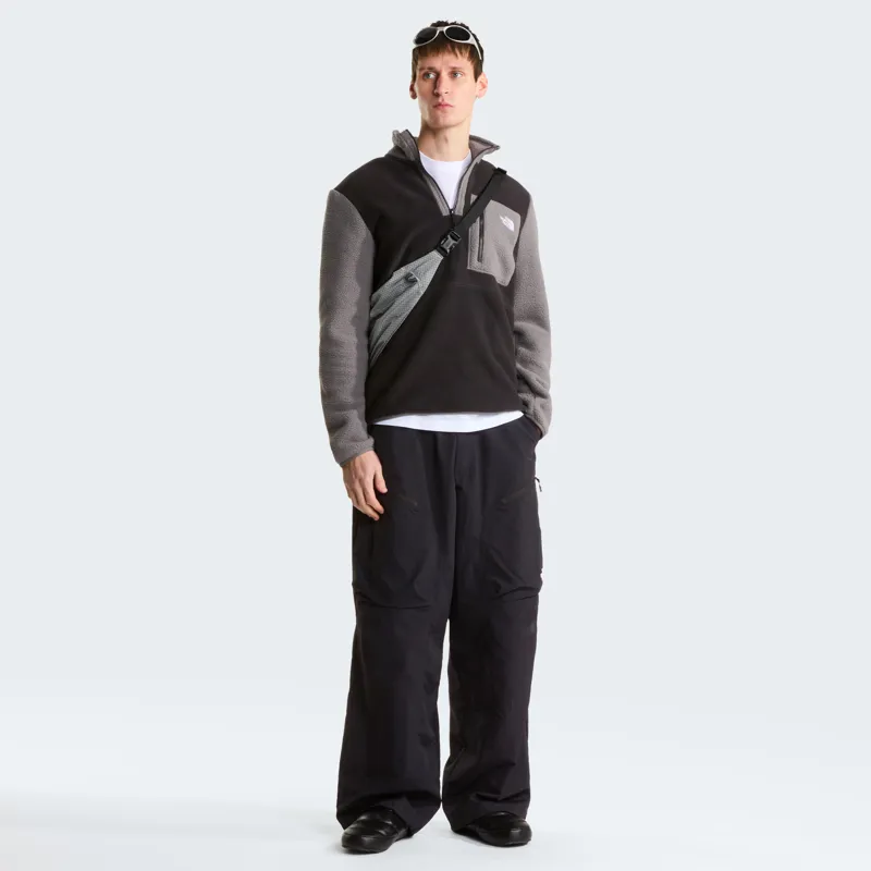 The North Face Men's Yumiori 1/4 Zip Fleece in Black/Smoke-4