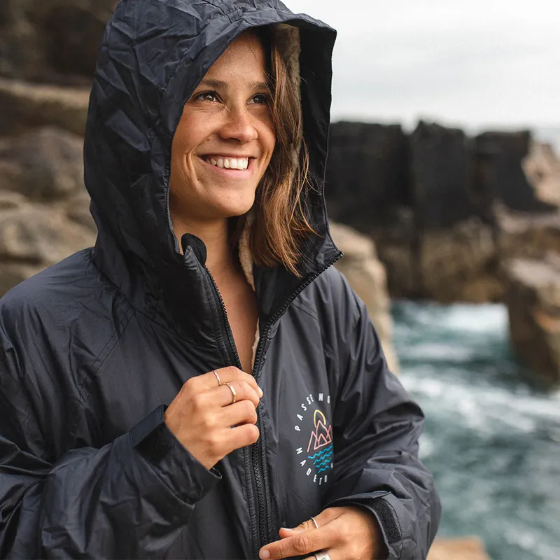 Passenger Adult Escapism Recycled Sherpa Lined Changing Robe in Black-6