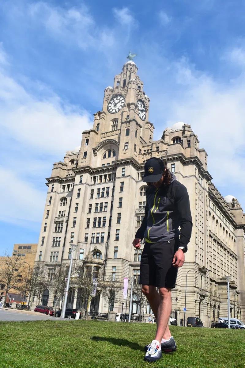 Mountain Equipment Men's Arrow Hooded Jacket in Anvil Grey/Black-2