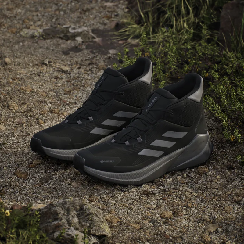Adidas Men's Terrex Trailmaker 2.0 Mid Gore-Tex Hiking Shoes in Core Black/Carbon/Grey Four-9