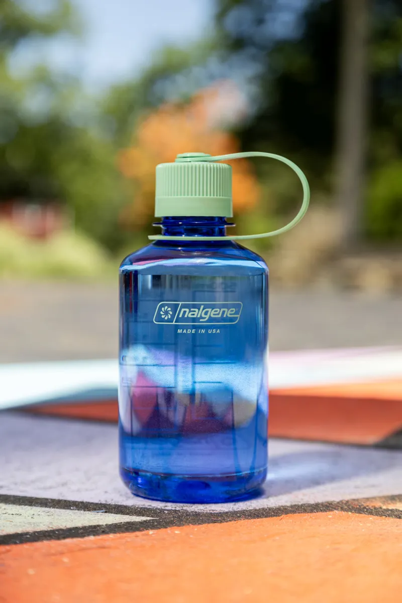 Nalgene 0.5L Tritan Sustain Narrow Mouth Bottle in Cornflower Blue-2