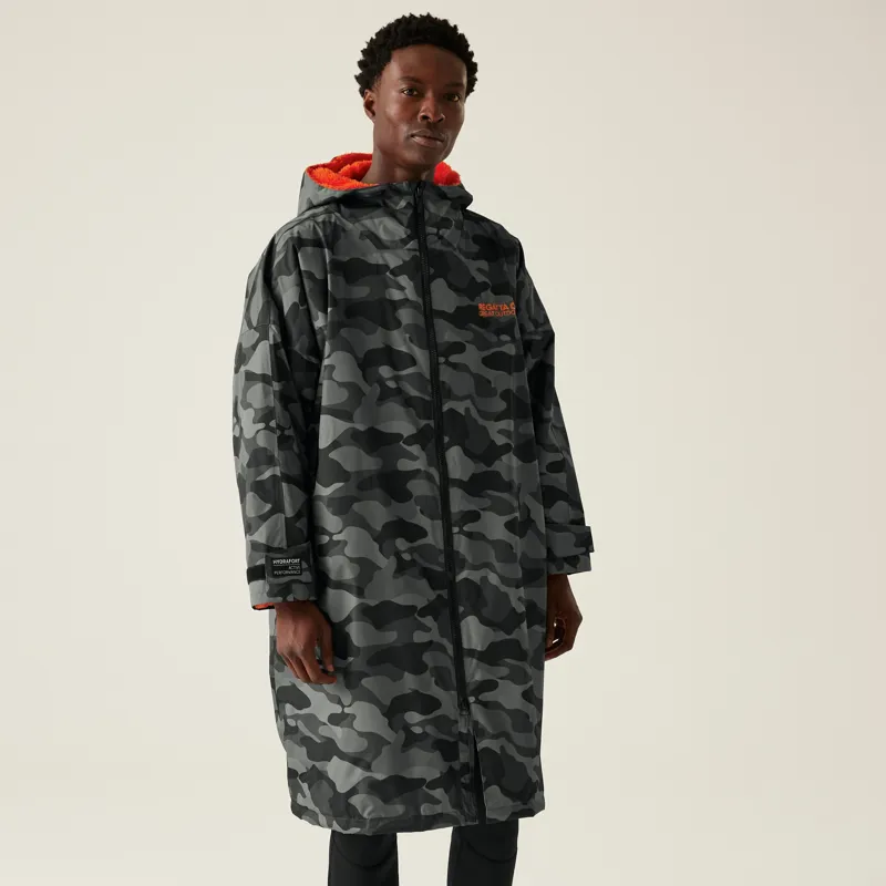 Regatta Adult Waterproof Changing Robe in Grey/Black Camouflage-2