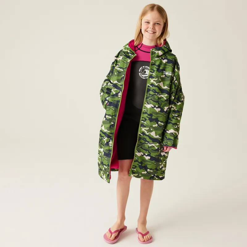 Regatta Junior Waterproof Changing Robe in Cactus Camouflage-4