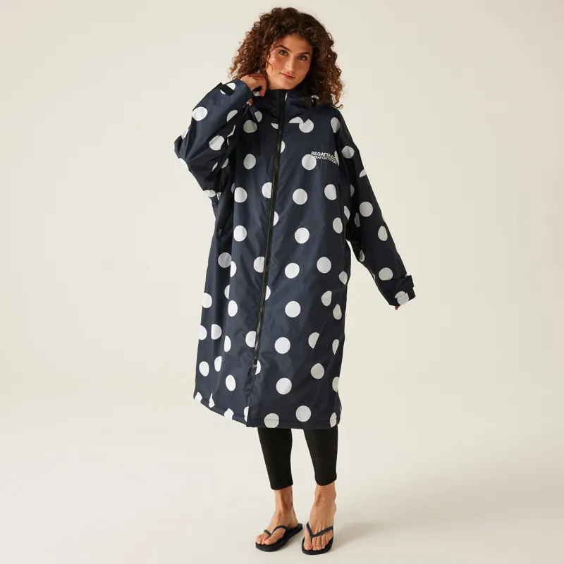 Regatta Adult Waterproof Changing Robe in Navy Polka Dot-2