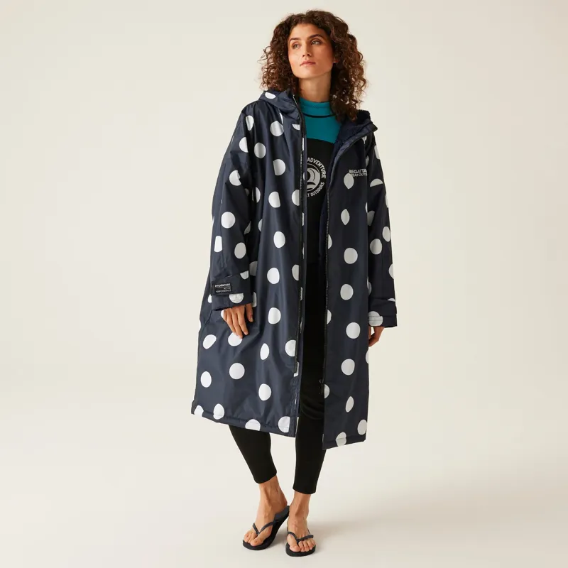 Regatta Adult Waterproof Changing Robe in Navy Polka Dot-10