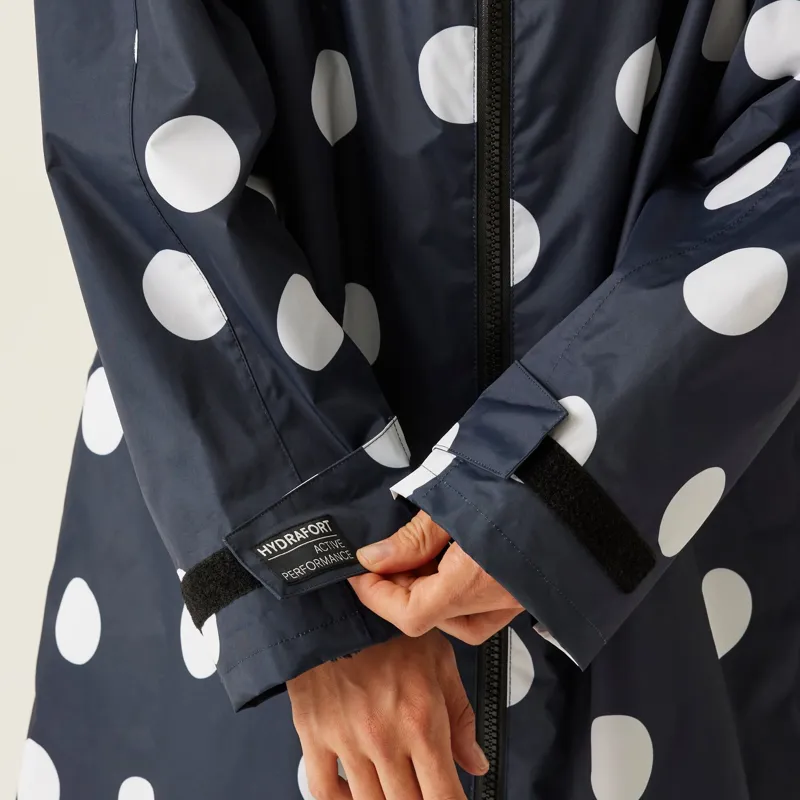 Regatta Adult Waterproof Changing Robe in Navy Polka Dot-6