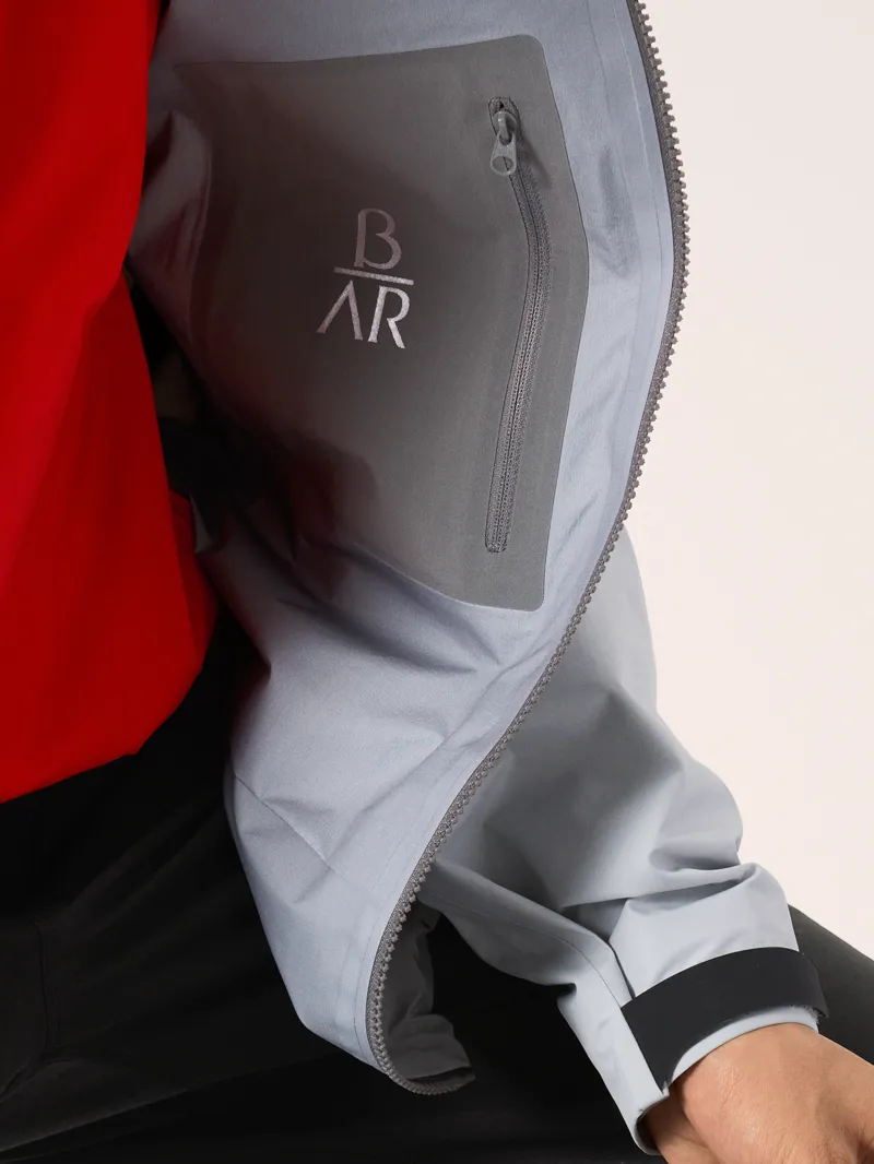 Arc'teryx Men's Beta AR Jacket in Solitude/Void-4