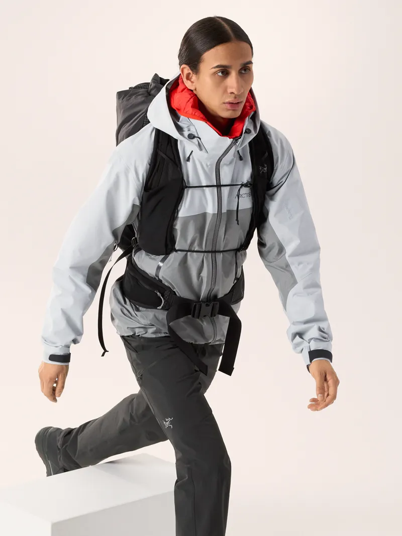 Arc'teryx Men's Beta AR Jacket in Solitude/Void-6