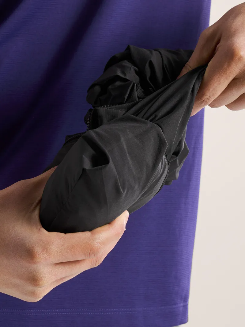 Arc'teryx Men's Squamish Hoody in Black-7