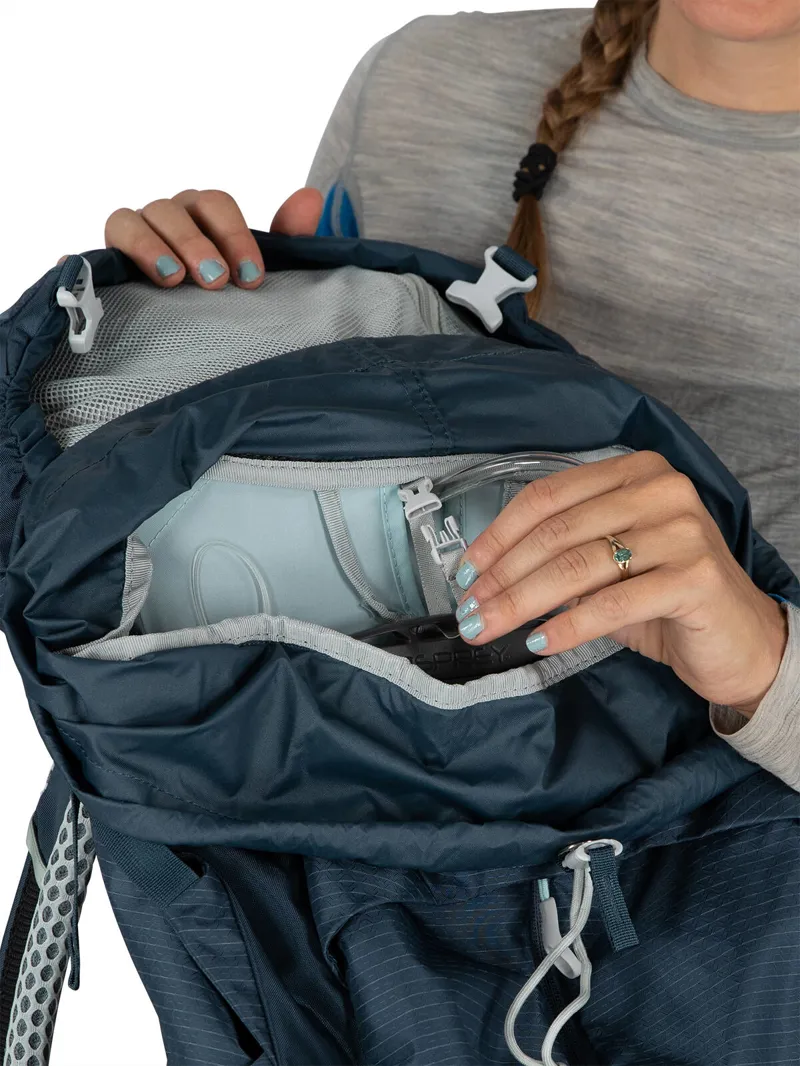 Osprey Sirrus 44 in Muted Space Blue -12