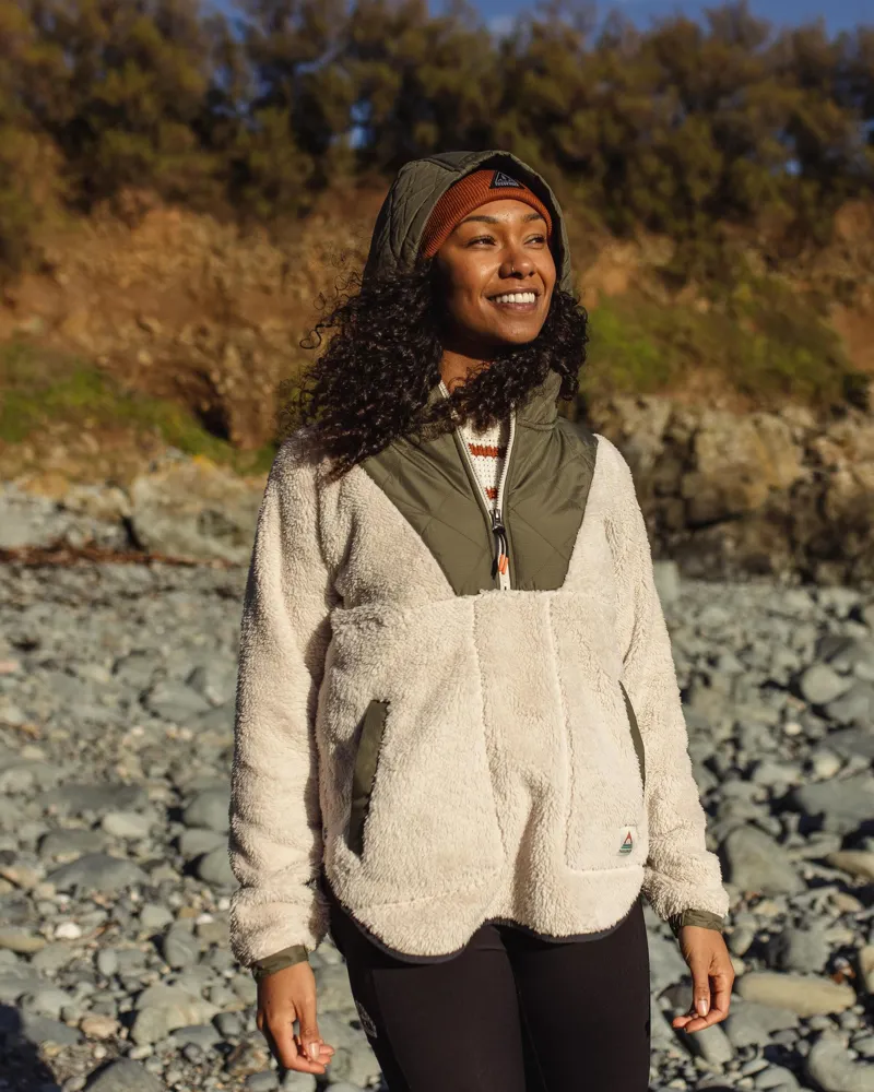 Passenger Women's Beaumont Recycled Sherpa Hooded Fleece in Vintage White-8