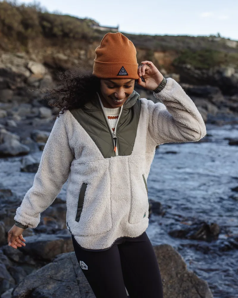 Passenger Women's Beaumont Recycled Sherpa Hooded Fleece in Vintage White-10