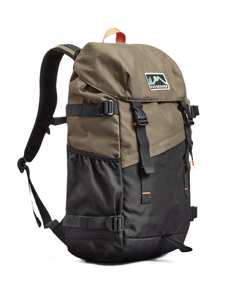 Passenger Boondocker Recycled 26L Backpack in Black/Khaki
