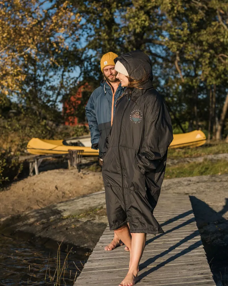 Passenger Adult Escapism Recycled Sherpa Lined Changing Robe in Black-8