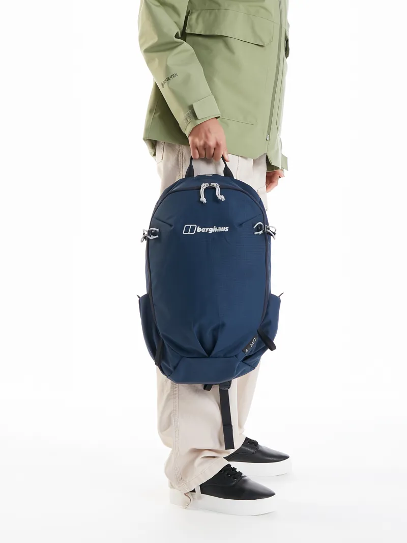 Berghaus 24/7 15 Litre Rucksack in Dark Blue-8