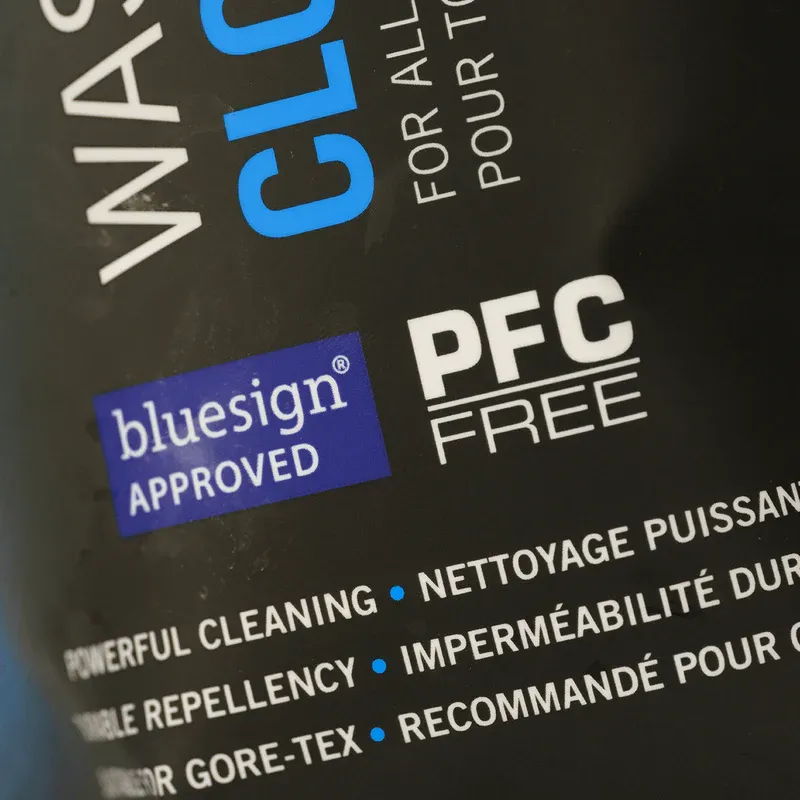 Grangers Pouch Wash and Repel Clothing 2-in-1 - 1L-2