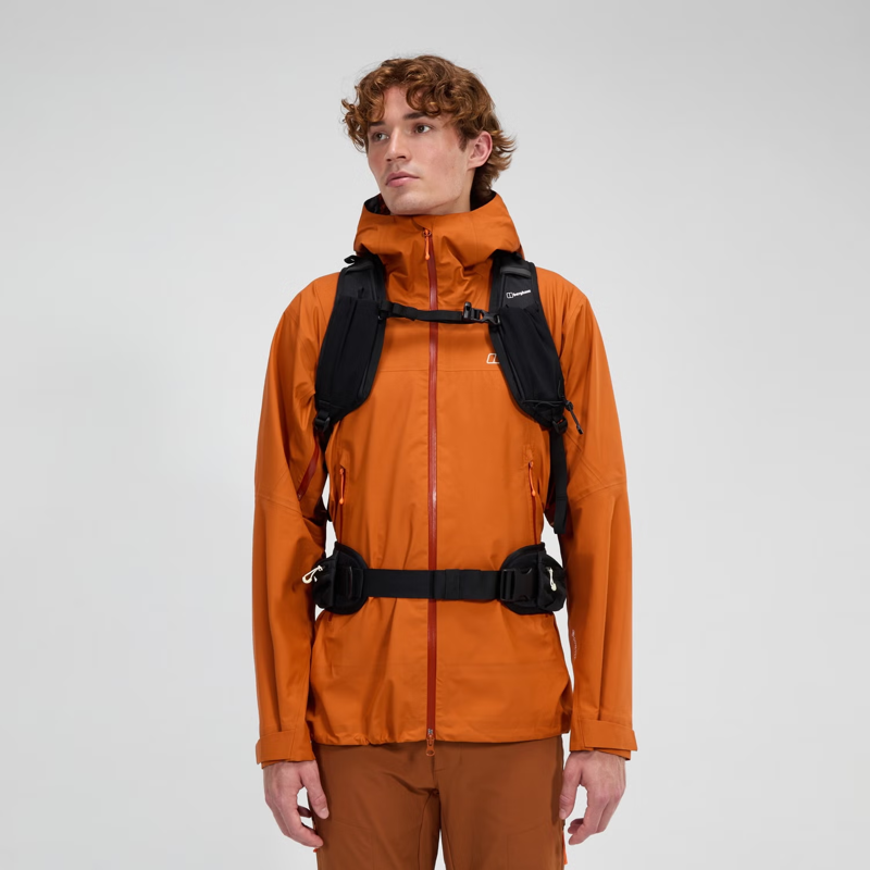 Berghaus Remote Hike M23 in Black-5