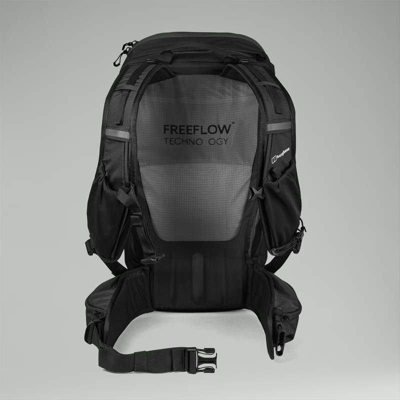 Berghaus Remote Hike M23 in Black-2