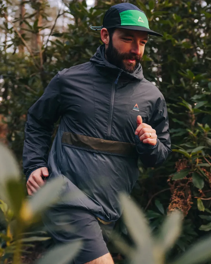 Passenger Men's Gusto Recycled Windshell Anorak in Charcoal/Storm Grey-9