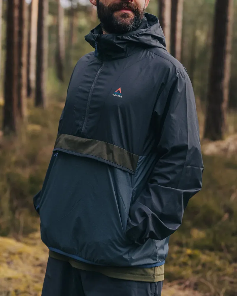 Passenger Men's Gusto Recycled Windshell Anorak in Charcoal/Storm Grey-7