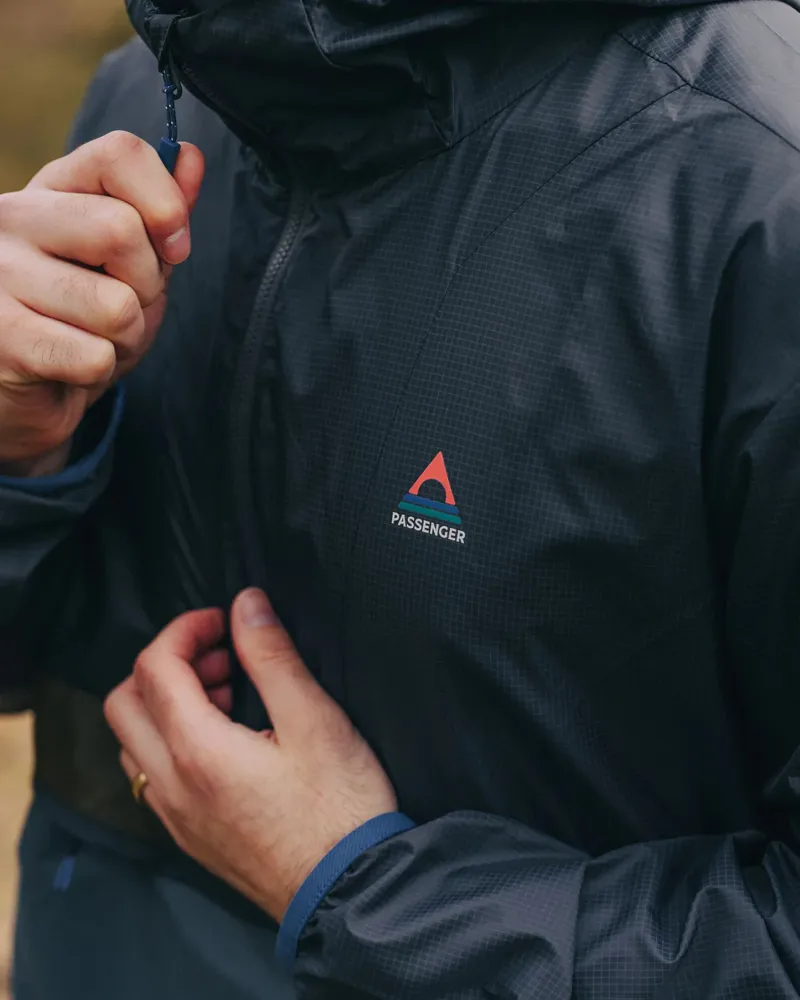 Passenger Men's Gusto Recycled Windshell Anorak in Charcoal/Storm Grey-6