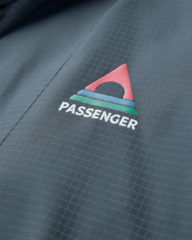 Passenger Men's Gusto Recycled Windshell Anorak in Charcoal/Storm Grey-2