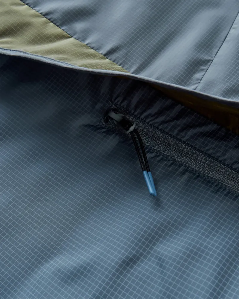 Passenger Men's Gusto Recycled Windshell Anorak in Charcoal/Storm Grey-5