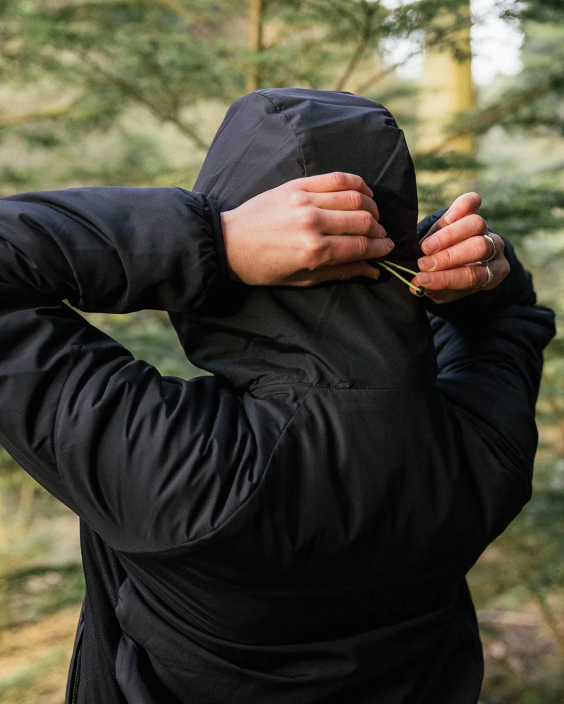 Passenger Women's Shasta Lightweight Recycled Thermore Insulated Jacket in Black-5