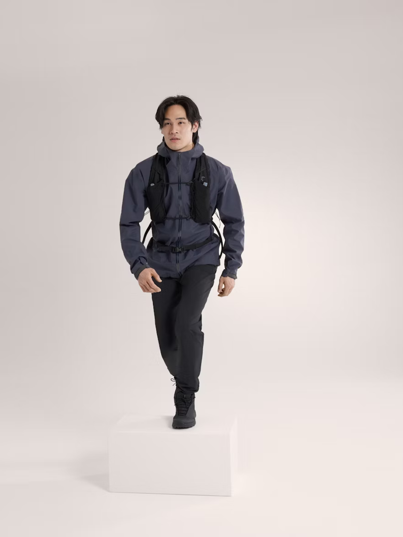Arc'teryx Men's Beta Jacket in Black Sapphire-9