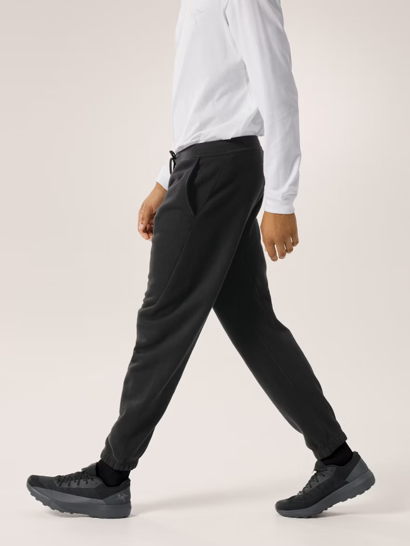 Arc'teryx Men's Emblem Fleece Joggers in Black-2