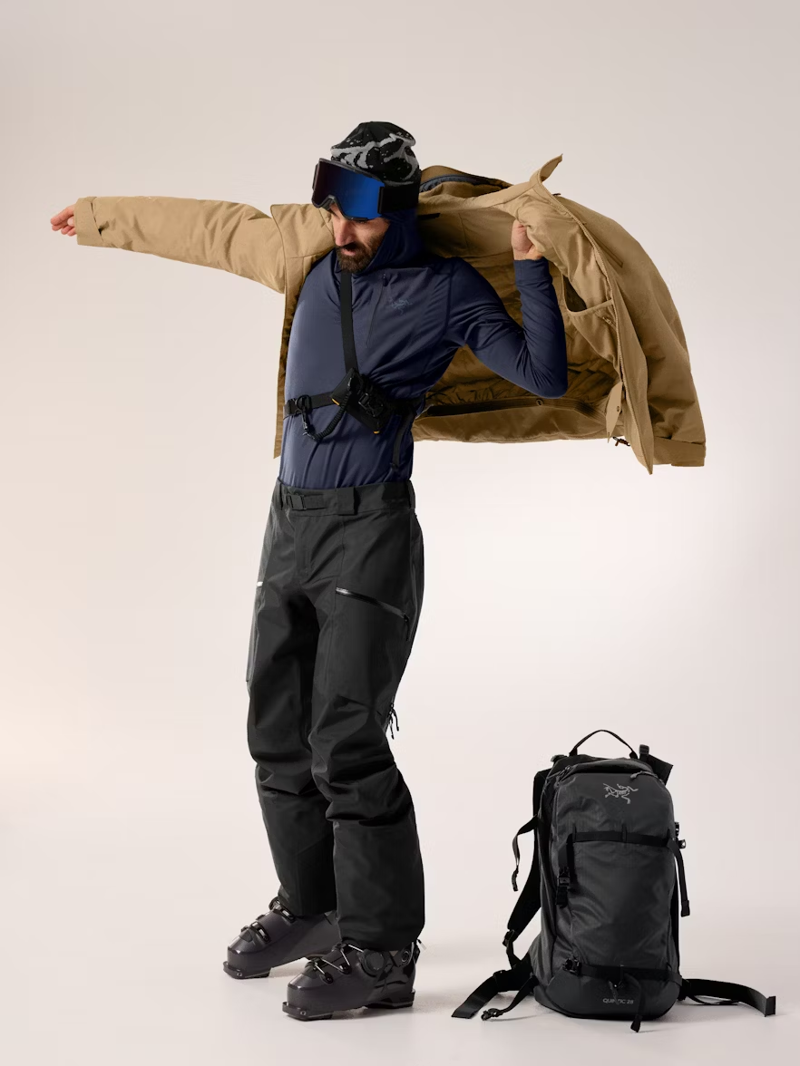 Arc'teryx Men's Rho LT Hoody in Black Sapphire II-4