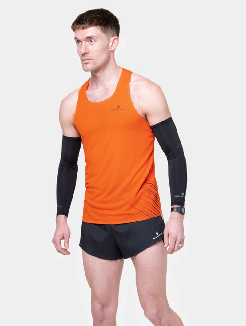 Ronhill Men's Tech Race Shorts in All Black-9