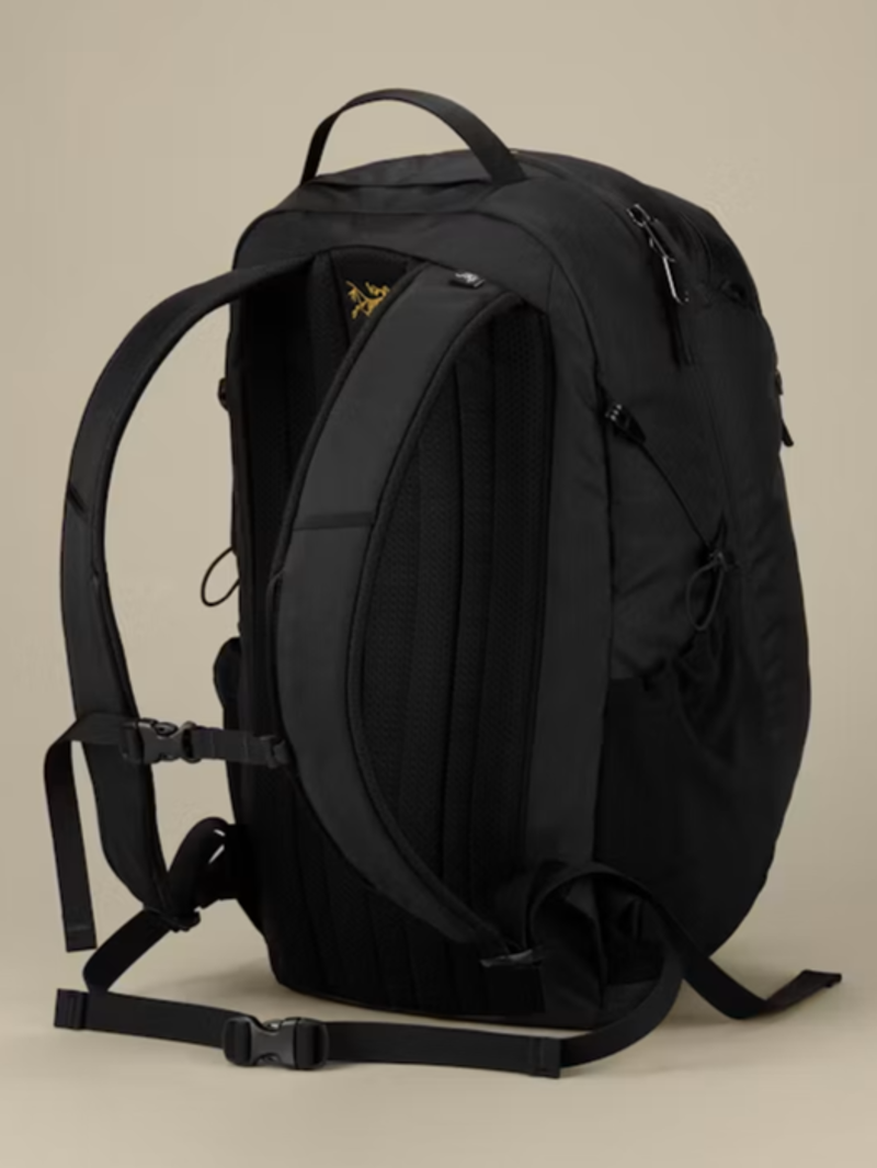 Arc'teryx Mantis 26 Backpack in Black-1