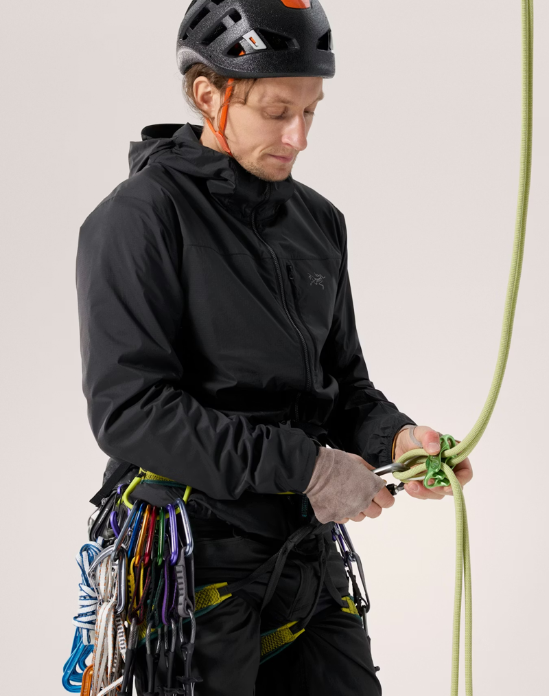 Arc'teryx Men's Squamish Hoody in Black-5