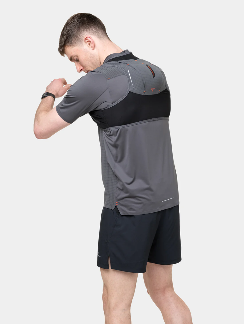 Ronhill Swift 2L Race Pack in Black/Ronhill Red-4