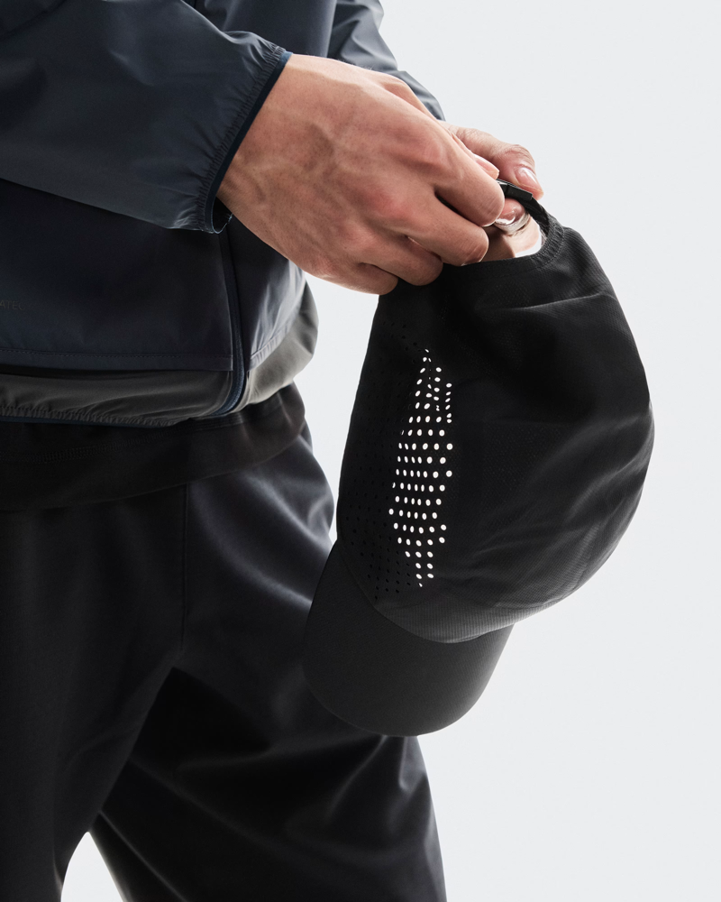 On Running Lightweight Cap in Black-1