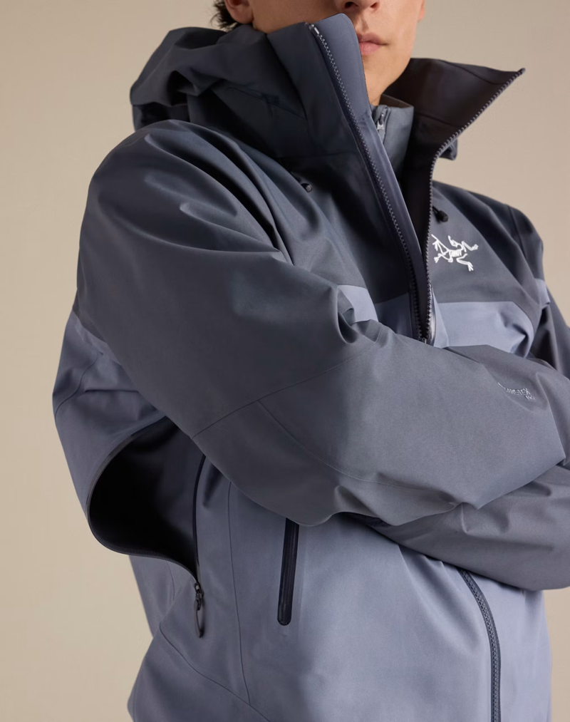 Arc'teryx Men's Beta AR Jacket in Dark Stratus/Stratus-7