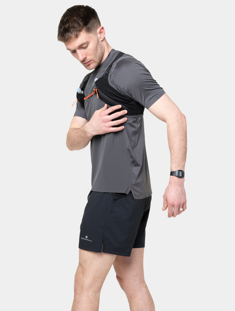 Ronhill Swift 2L Race Pack in Black/Ronhill Red-3