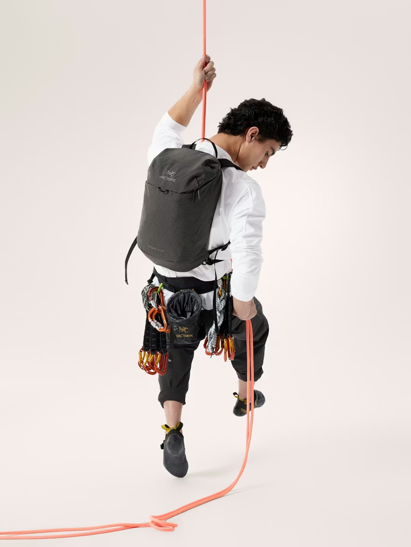 Arc'teryx Konseal 15 Backpack in Black-2