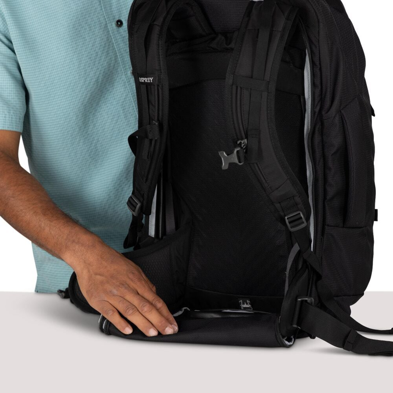 Osprey Farpoint 55 in Black-6