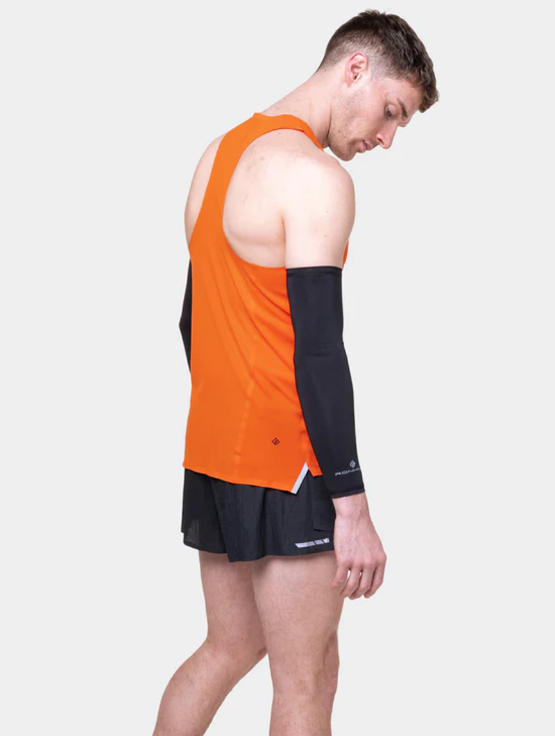 Ronhill Men's Tech Race Shorts in All Black-10