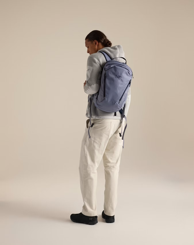 Arc'teryx Mantis 26 Backpack in Stratus/Black Sapphire-2