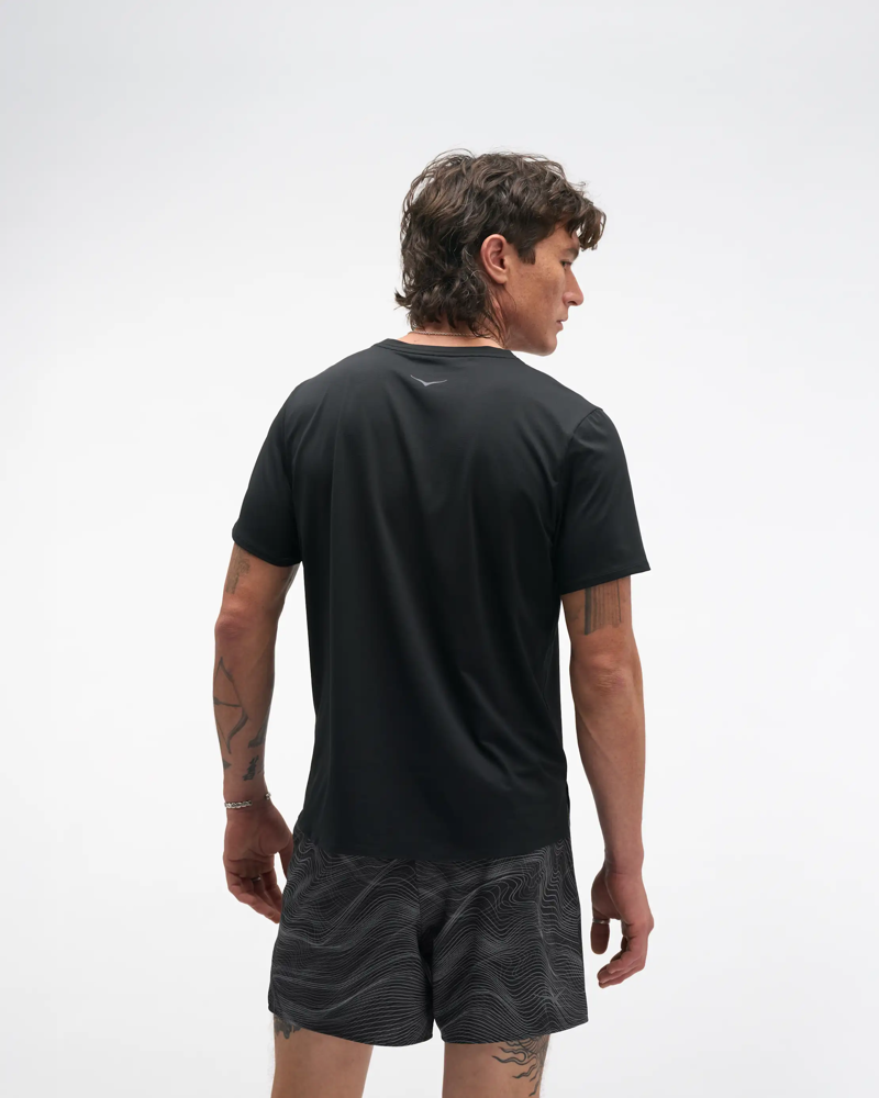 Hoka Men's Everyrun Tee in Black-1